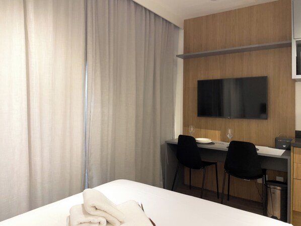 Estúdio | Cortinas blackout, quartos à prova de som, ferros/tábuas de passar roupa