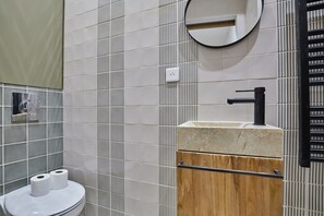 Departamento | Baño | Secadora de cabello y shampoo 