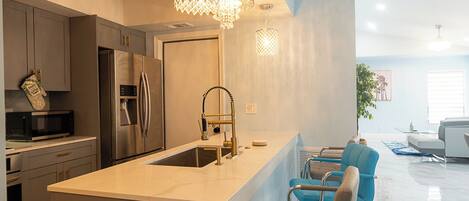 電子レンジ、オーブン、コンロ、食器洗い機