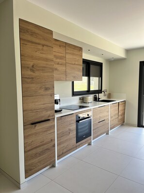 Oven, stovetop, dishwasher