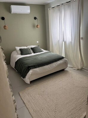 3 bedrooms, iron/ironing board, bed sheets