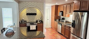 Fantastic 4-bedroom house with AC in Lakeland