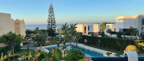 Apartamento, 2 quartos, para fumantes, sacada | Piscina | Piscina externa
