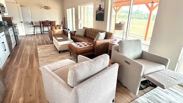 Een smart-tv en een open haard