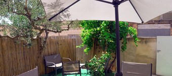 Just 2 minutes from the sea and 3 minutes from the center of Trapani here experience the serenity