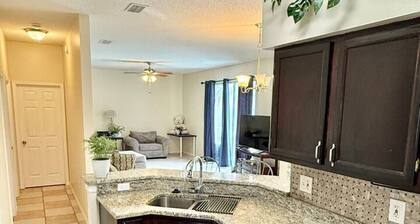 Spacious House w/ Heated Pool & Hot Tub near Tampa