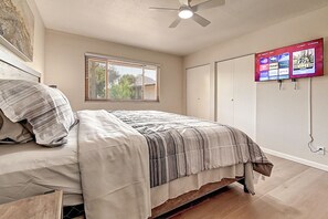 2 bedrooms, iron/ironing board, Internet, bed sheets