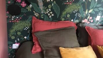 1 dormitorio, escritorio, wifi gratis y ropa de cama