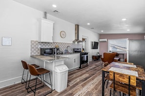 Private kitchen - Cozy 1B Private Terrace View (El Paso)