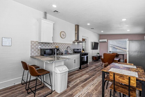 Cozy 1B Private Terrace View