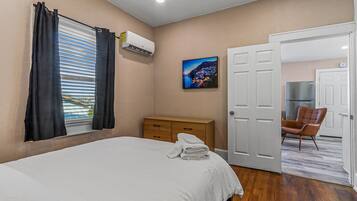 1 bedroom, internet, bed sheets