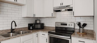 Detroit 4BR Home Bathtub & Pet Friendly Stay