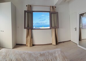 3 bedrooms, iron/ironing board, Internet, bed sheets