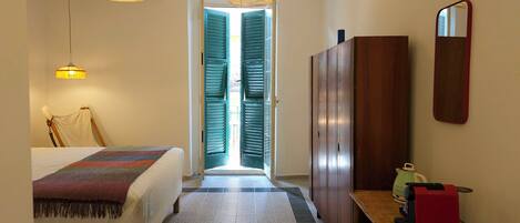 1 camera, Wi-Fi, lenzuola