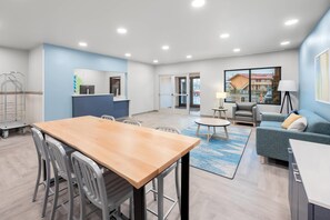 Lobby - WoodSpring Suites Medford near I-5 (Medford)