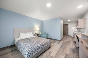 Escritorio, cortinas blackout, wifi gratis y ropa de cama