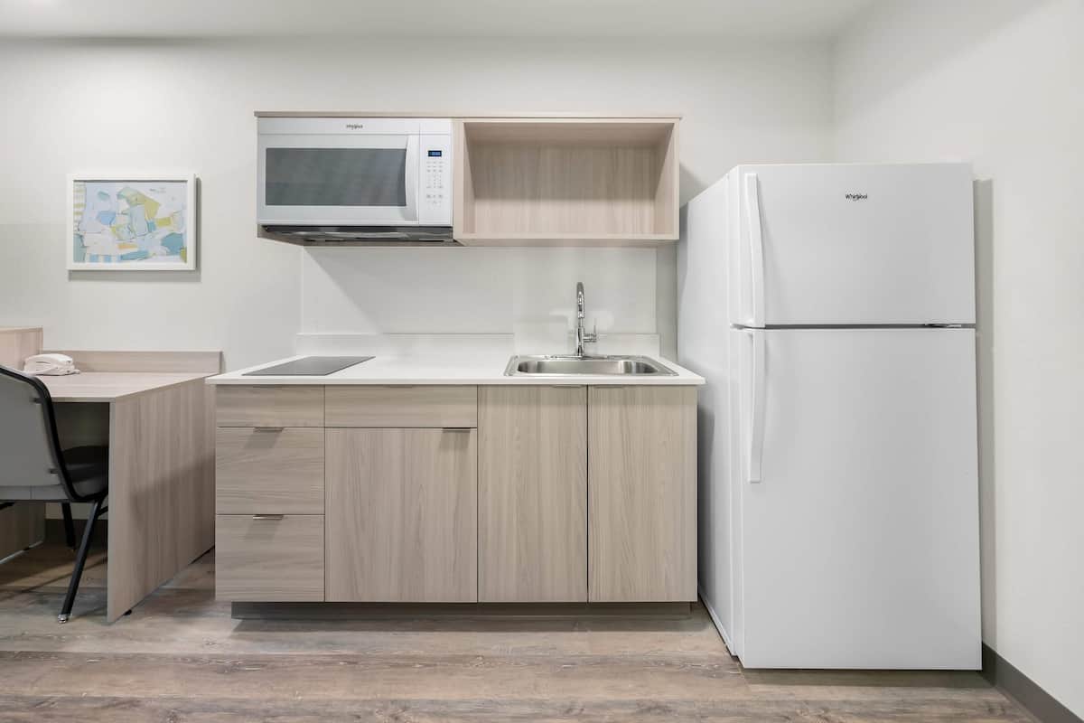 Suite, 1 Queen Bed, Non Smoking | Desk, blackout curtains, free WiFi, bed sheets