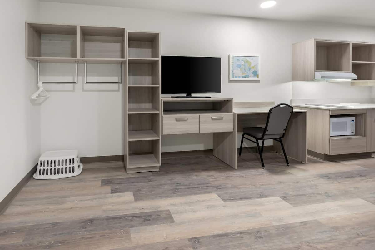 Suite, 1 King Bed, Accessible, Non Smoking | Desk, blackout curtains, free WiFi, bed sheets