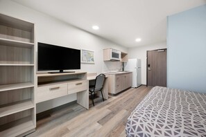 Suite, 1 Queen Bed, Non Smoking | Desk, blackout curtains, free WiFi, bed sheets