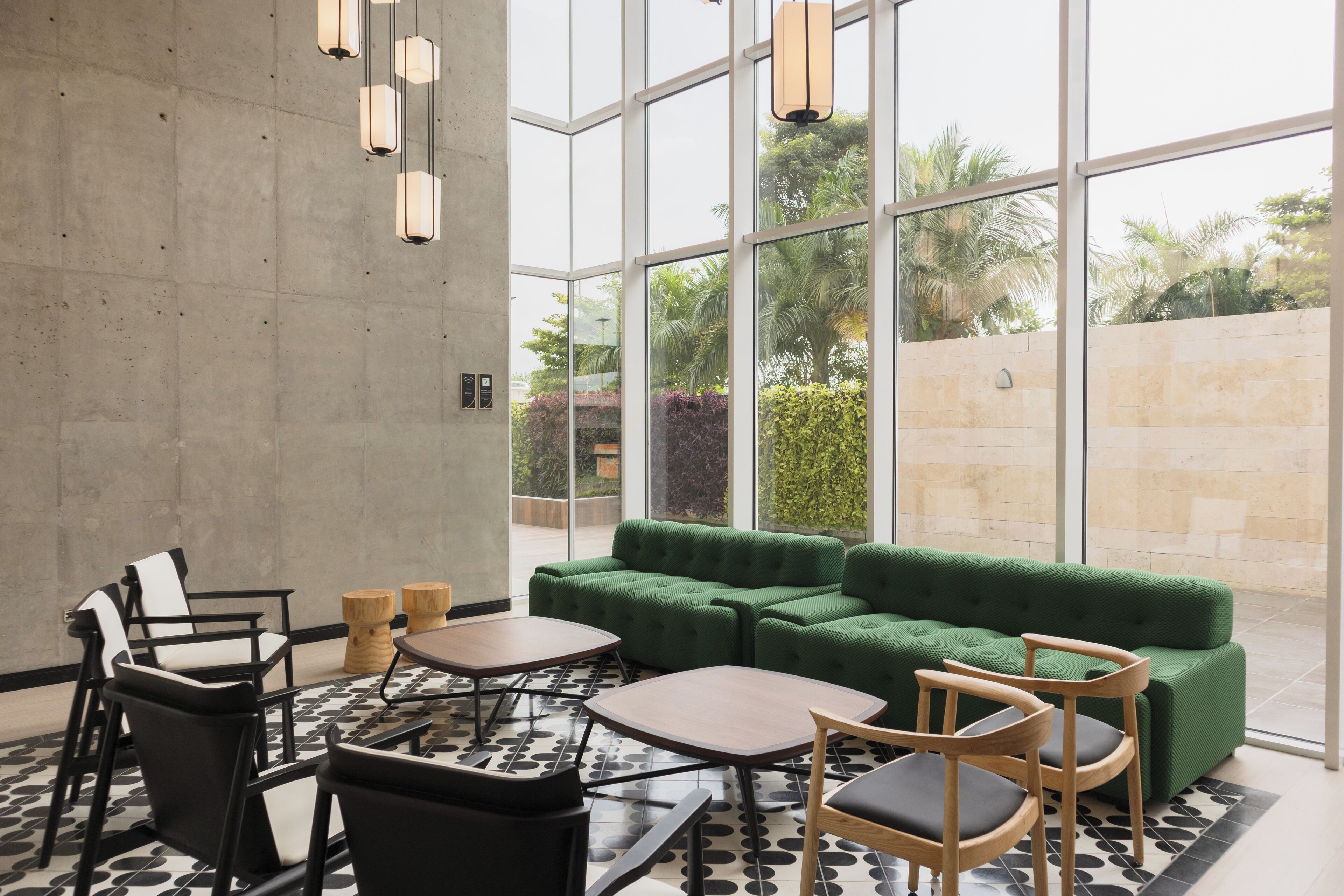 Een 45-inch flatscreentelevisie met digitale zenders