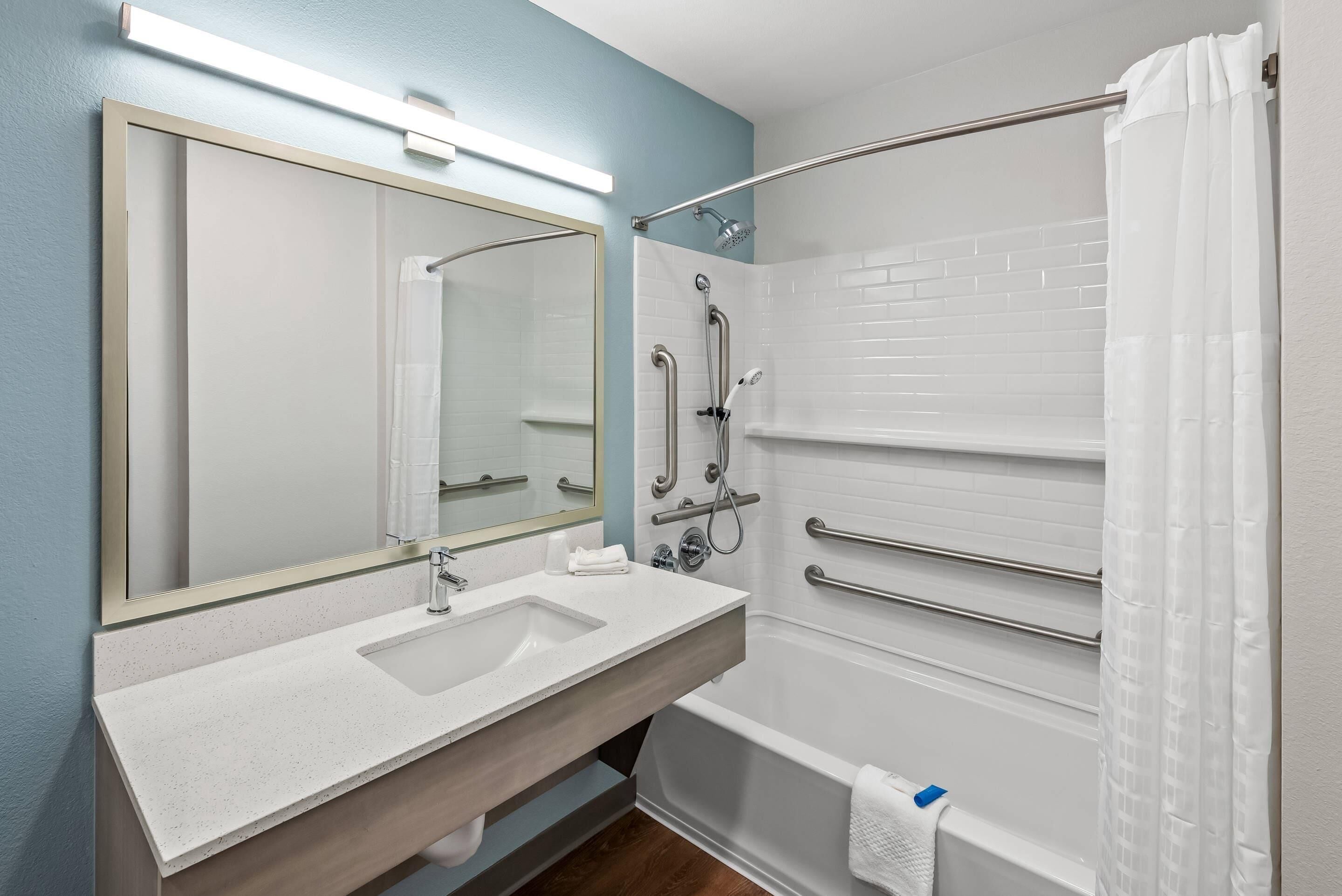 Suite, 1 Queen Bed, Accessible, Non Smoking (Accessible Tub) | Free WiFi, bed sheets