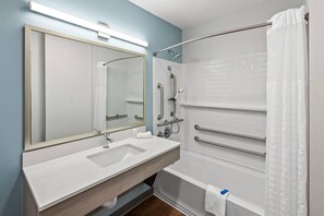 Free WiFi, bed sheets - WoodSpring Suites Santee - San Diego Northeast (Santee)