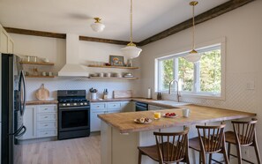 Microondas, horno, placa de cocina, lavavajillas