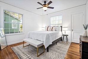 3 bedrooms, iron/ironing board, internet, bed sheets - Charming 3-bedroom cottage with AC in Mobile (Mobile)