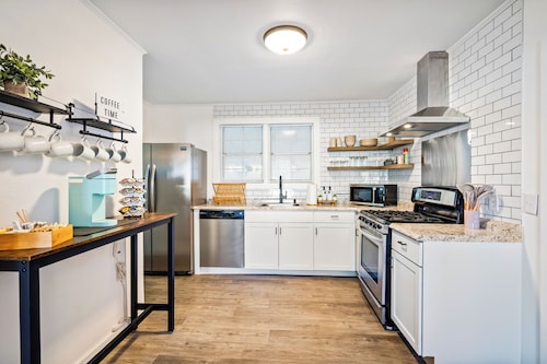 Charming 3-bedroom cottage with AC in Mobile