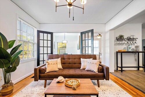 Charming 3-bedroom cottage with AC in Mobile