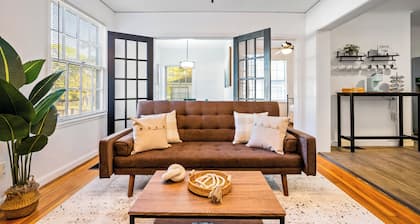 Charming 3-bedroom cottage with AC in Mobile