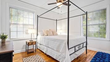 3 bedrooms, iron/ironing board, Internet, bed sheets