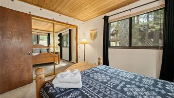 3 habitaciones, tabla de planchar con plancha y ropa de cama