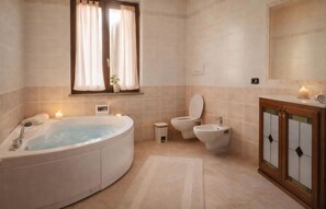 Shower, jetted tub, hair dryer, bidet - Whole house in Magenta | Business, families, Milan/Rho (Magenta)