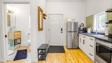 Refrigerador, microondas, horno, placa de cocina