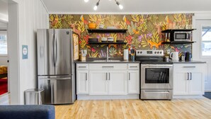 Coffee/tea maker, fridge, microwave, oven - Forest cottage on the lake ☀️ (Fairfield)
