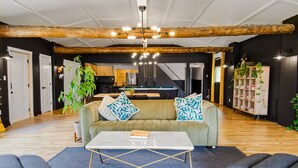 A modern living room with a sofa, coffee table, and a bookshelf. - Lakeside Lodge Bay of Fundy (Fairfield)