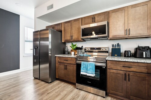 Spacious Family-Friendly 5BR Modern Retreat Near French Quarter