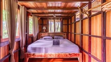 1 bedroom, travel cot, WiFi, bed sheets