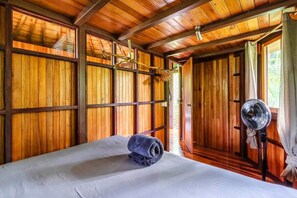 1 bedroom, travel crib, WiFi, bed sheets - Paradiselodge - Jungleguesthouse - next to Nauyaca (Platanillo de Baru)