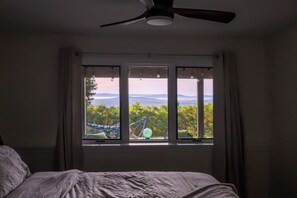 2 chambres, bureau, fer et planche à repasser, accès au Wi-Fi (inclus)