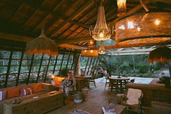 屋外ダイニングエリア