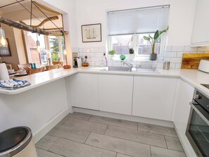 Dishwasher, cookware/dishes/utensils