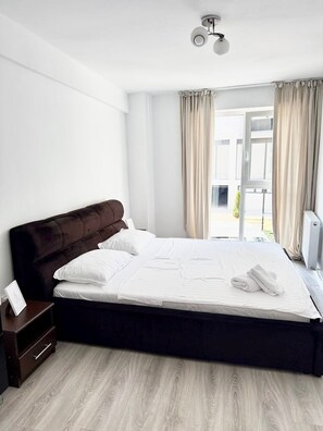 2 bedrooms, iron/ironing board, WiFi, bed sheets