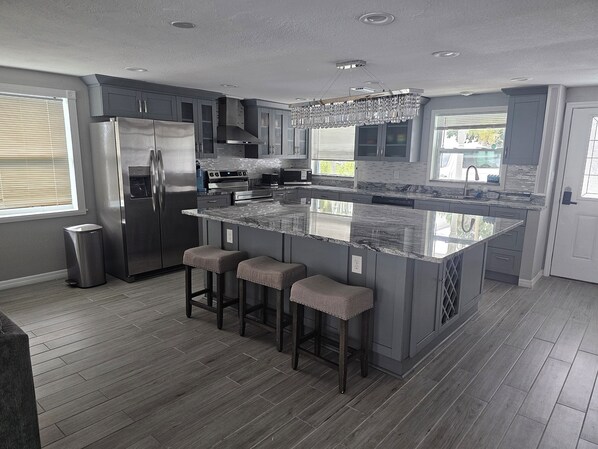 Microwave, oven, stovetop, dishwasher - Tranquil Waterfront Retreat Home (Port Richey)