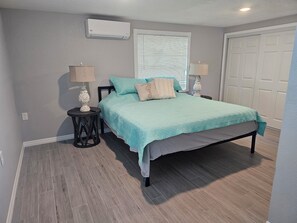 3 bedrooms, iron/ironing board, WiFi, bed sheets - Tranquil Waterfront Retreat Home (Port Richey)