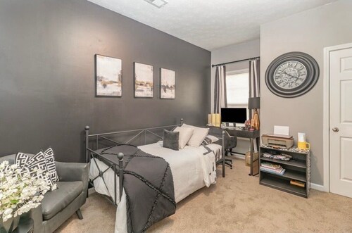 Cozy 2-Bedroom Upscale Condo in charming Clarksville with Patio