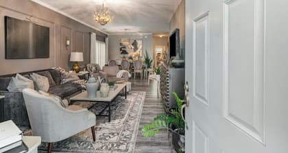 Cozy 2-Bedroom Upscale Condo in charming Clarksville with Patio