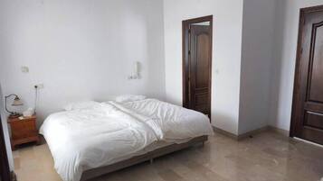 6 chambres, bureau, Wi-Fi gratuit, draps fournis