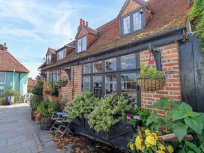 Exterior - The Old House (Southampton)